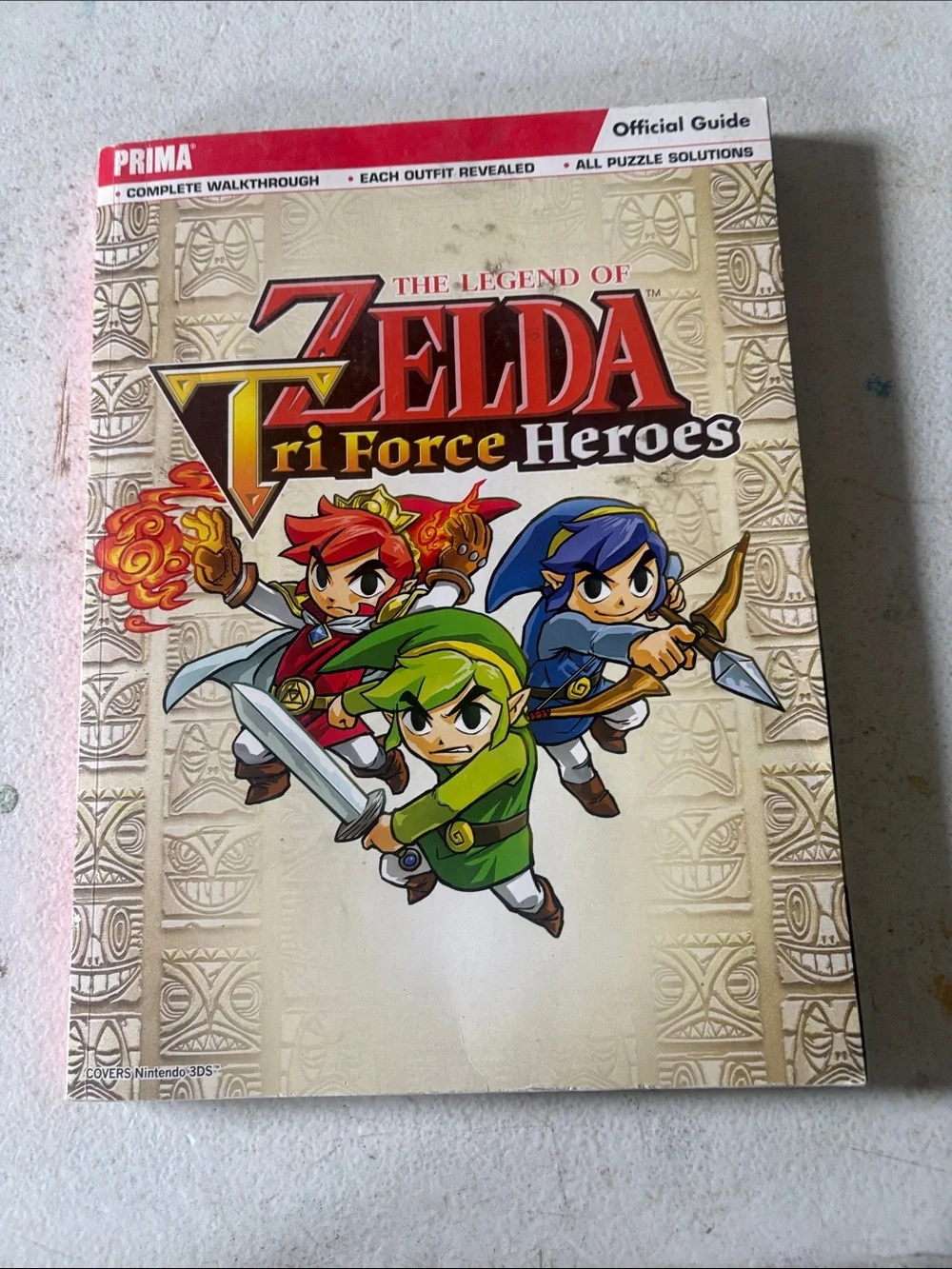 The Legend of Zelda: Tri Force Heroes Official Guide - Multicolor